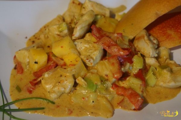 fruchtiges Hähnchencurry mit Mango in cremiger Kokossauce - Born to be ...