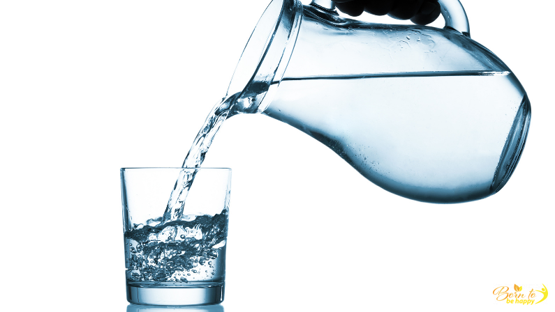 Klares reines Trinkwasser
