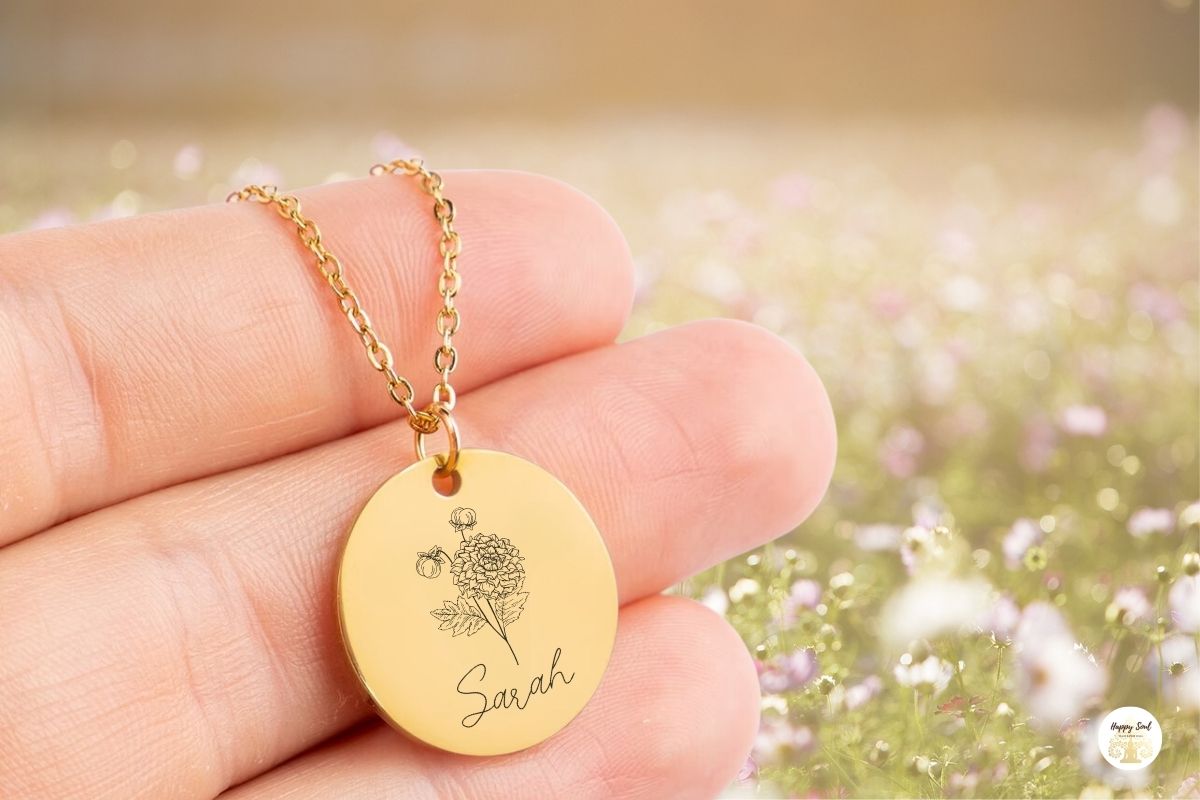 Goldene Namenskette mit Gravur und Geburtsblume – personalisierter Schmuck